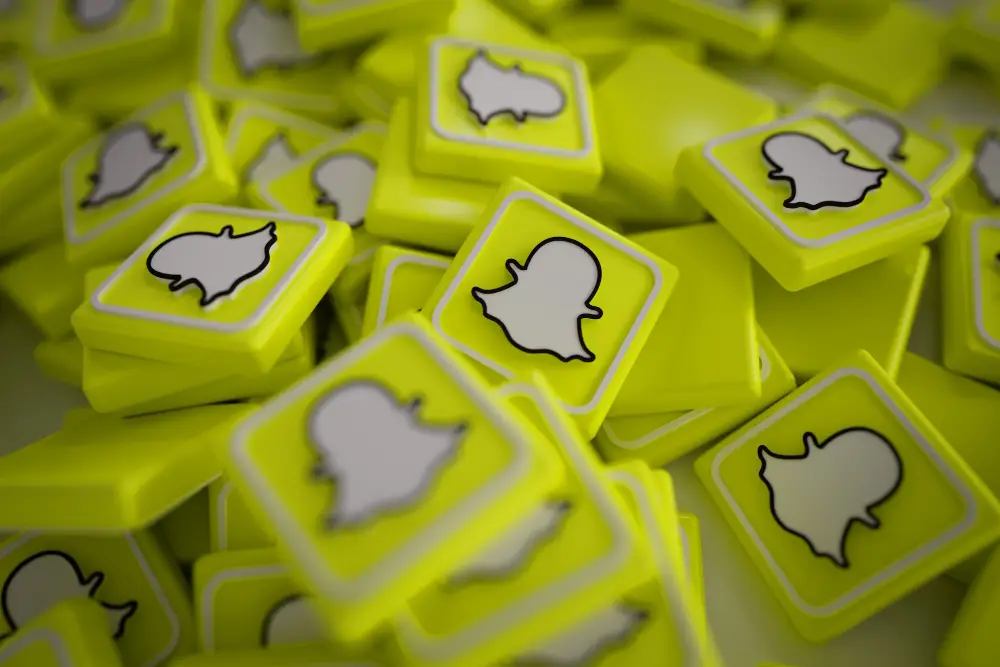 My-AI-Guide-Snapchats-GPT-Chat-Explained-in-Detail-3d-snapchat-logos